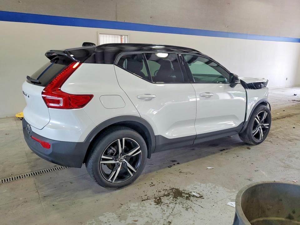 2022 VOLVO XC40 T5 R-DESIGN 3
