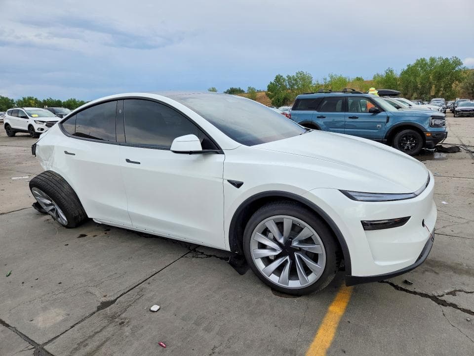 2026 TESLA MODEL Y 4
