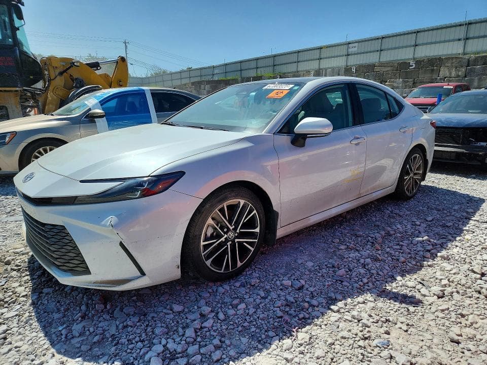 2025 TOYOTA CAMRY XLE