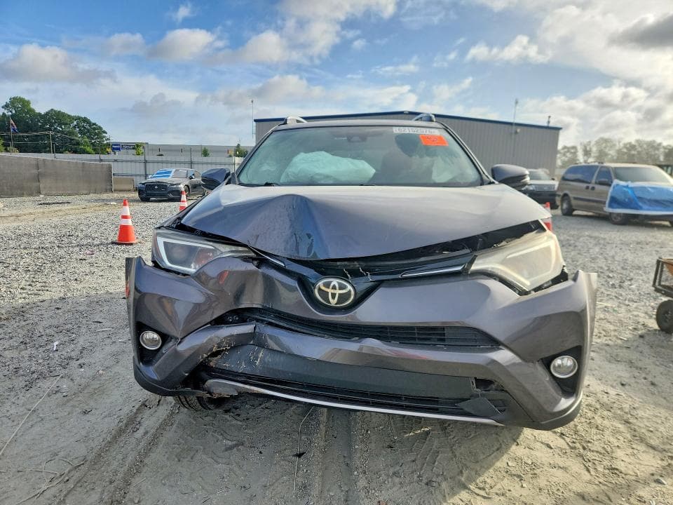 2017 TOYOTA RAV4 XLE 5