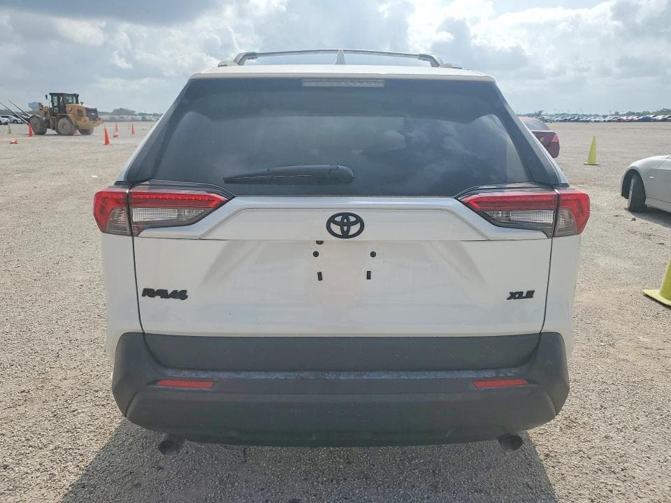 2025 TOYOTA RAV4 XLE PREMIUM 6