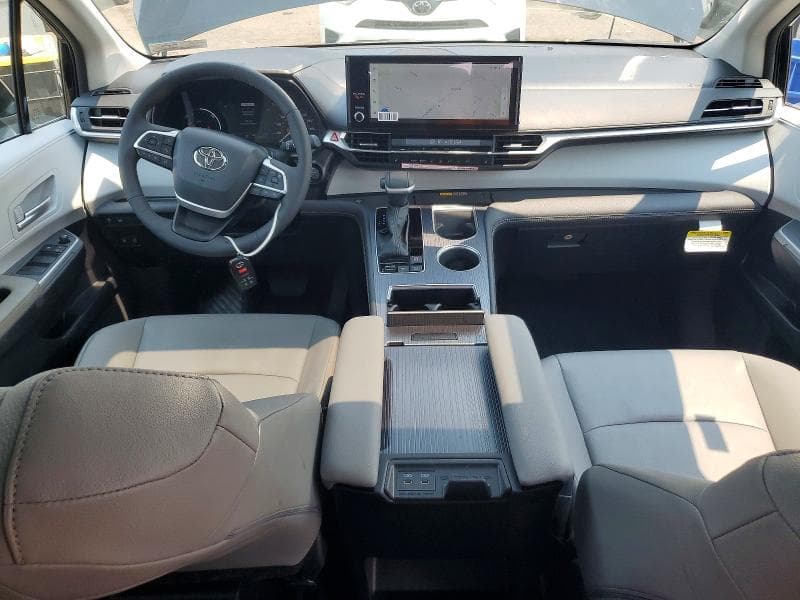 2026 TOYOTA SIENNA XLE 7-PASSENGER 8