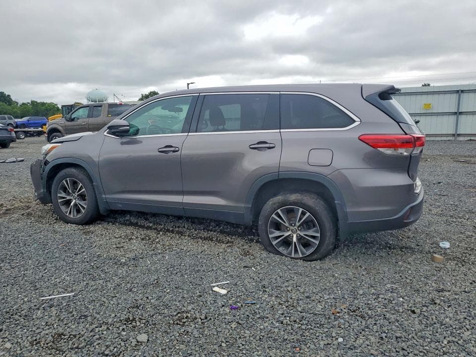 2019 TOYOTA HIGHLANDER LE 2