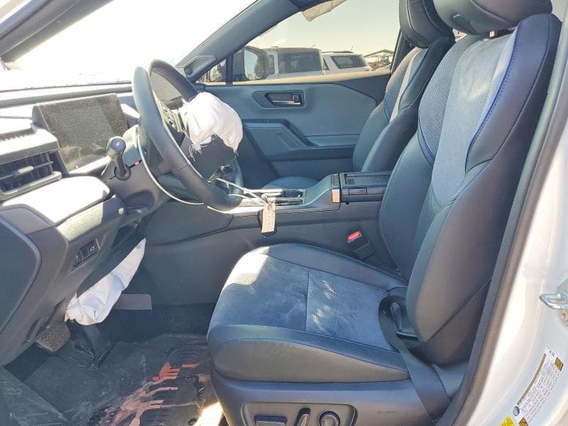 2026 TOYOTA RAV4 XSE 7