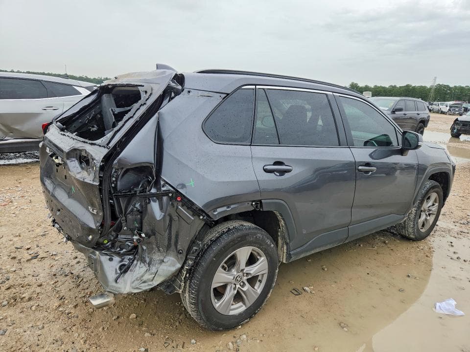 2025 TOYOTA RAV4 XLE 3