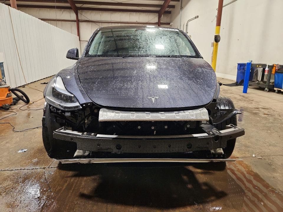 2025 TESLA MODEL Y 5