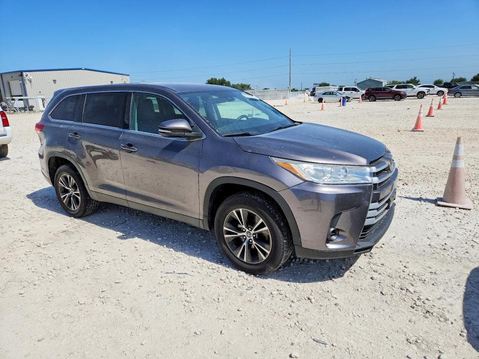 2019 TOYOTA HIGHLANDER LE 4