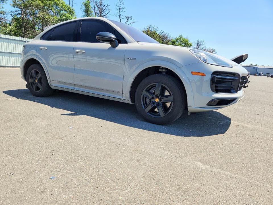 2022 PORSCHE CAYENNE E HYBRID COUPE 4