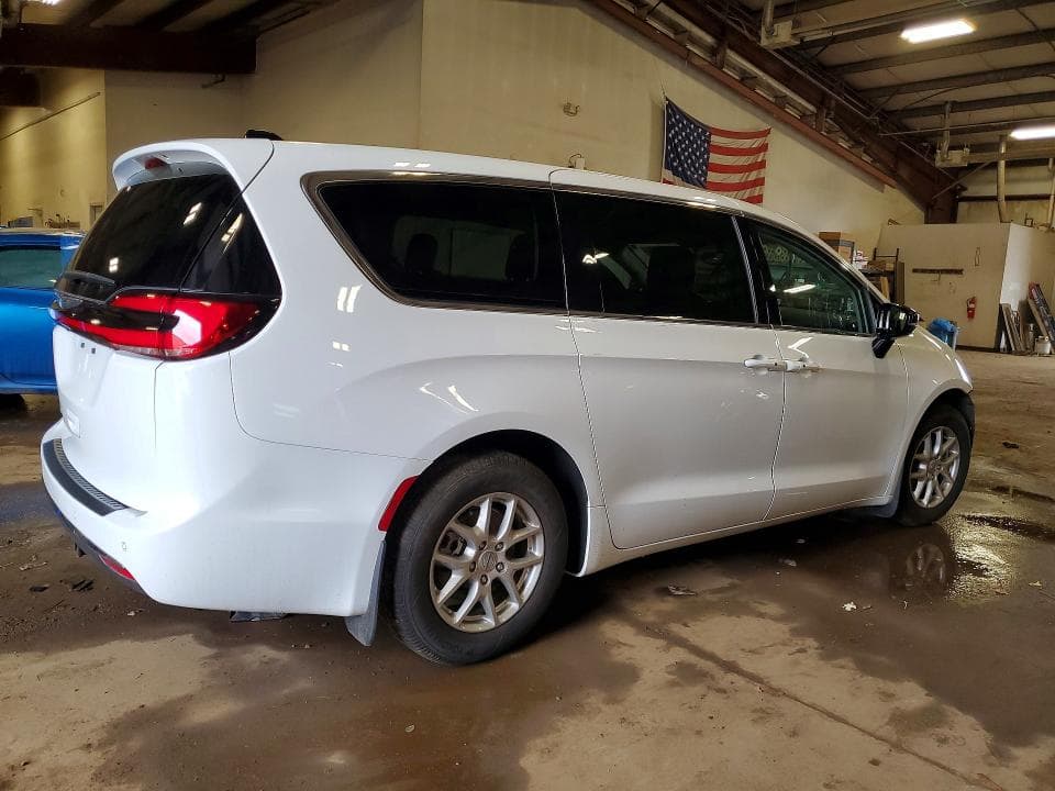 2024 CHRYSLER PACIFICA TOURING L 3