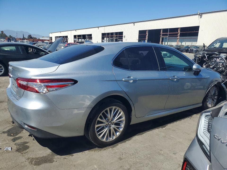 2018 TOYOTA CAMRY HYBRID XLE 3