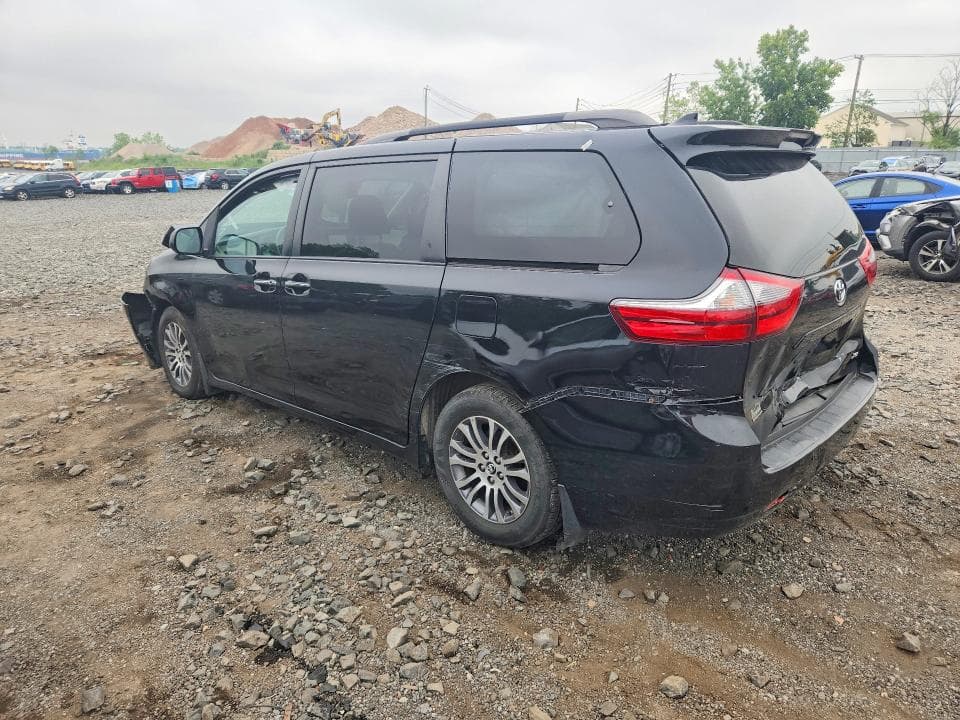 2020 TOYOTA SIENNA XLE 8-PASSENGER 2
