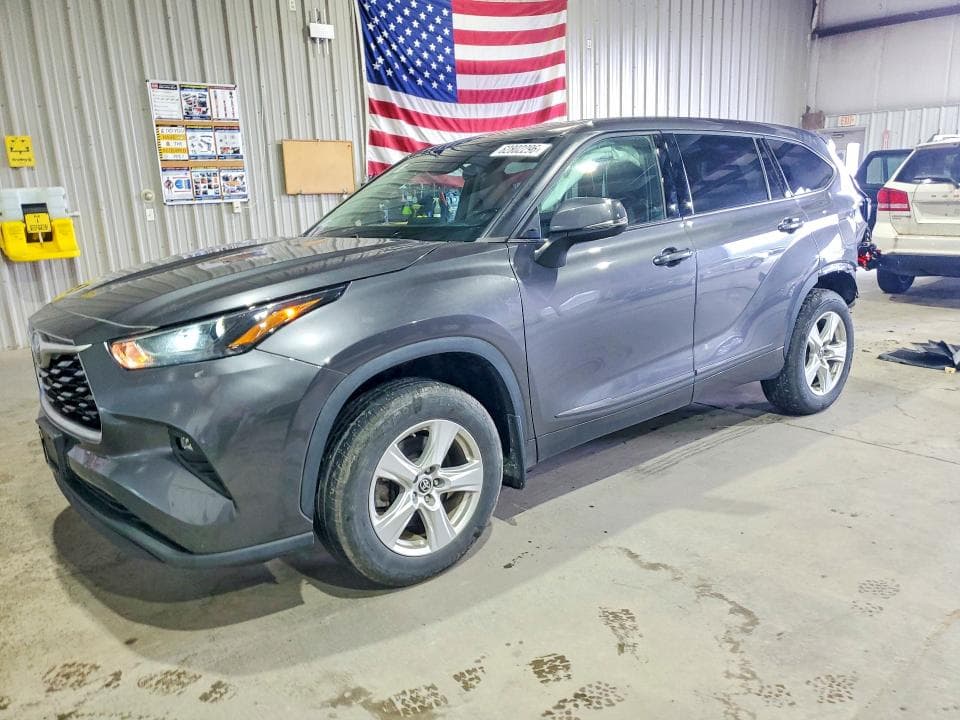 2022 TOYOTA HIGHLANDER LE - 1