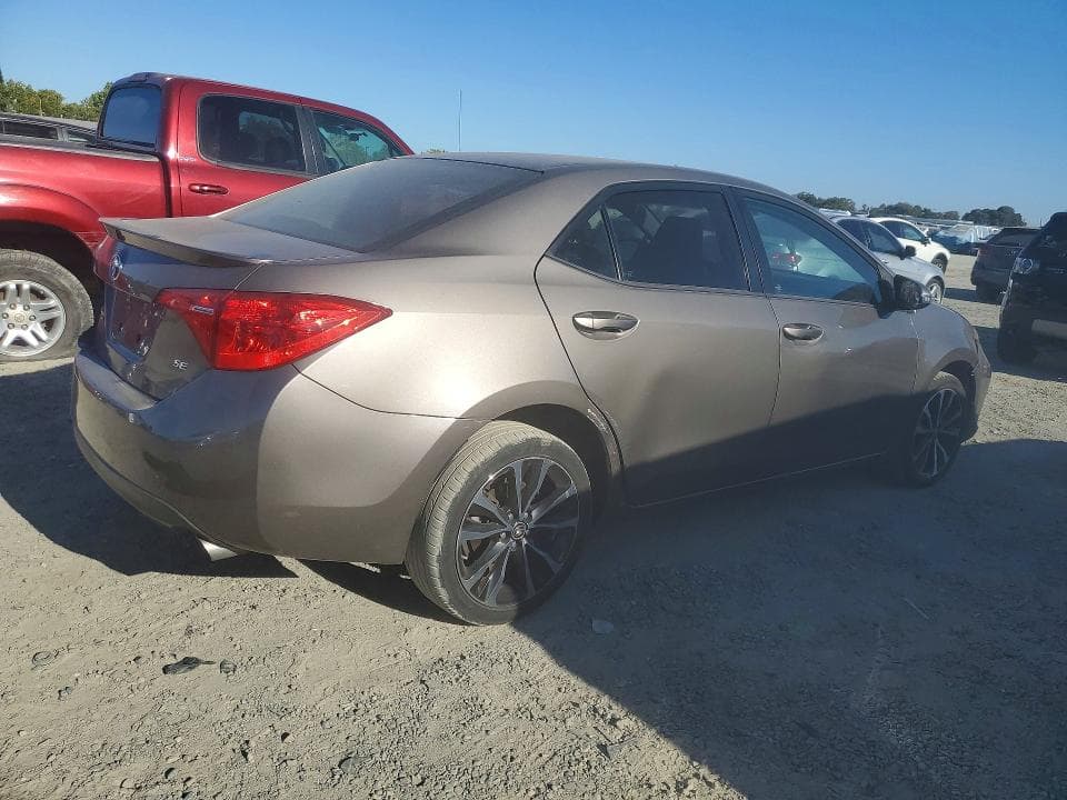 2017 TOYOTA COROLLA SE 3