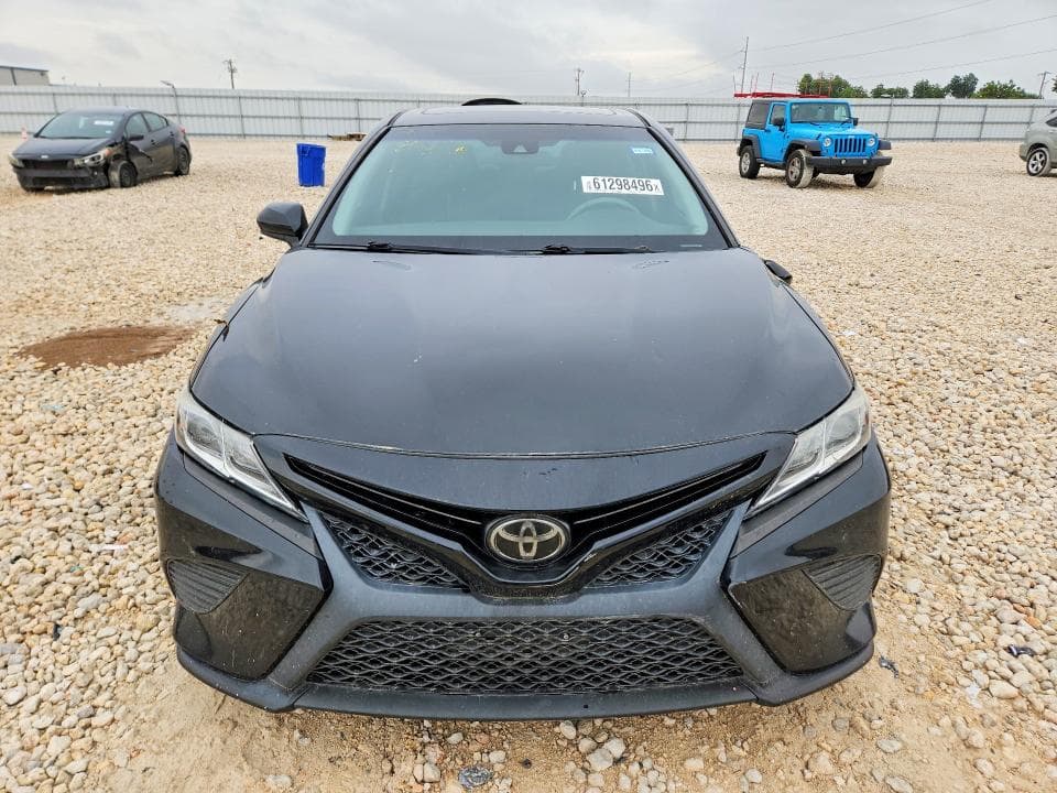 2018 TOYOTA CAMRY SE 5