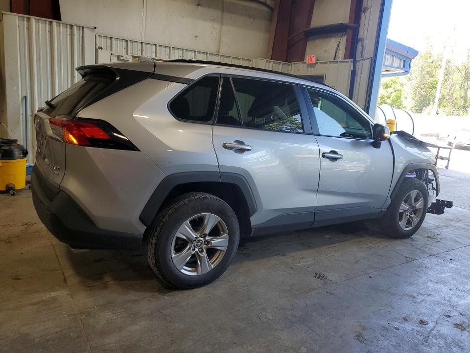 2022 TOYOTA RAV4 XLE 3