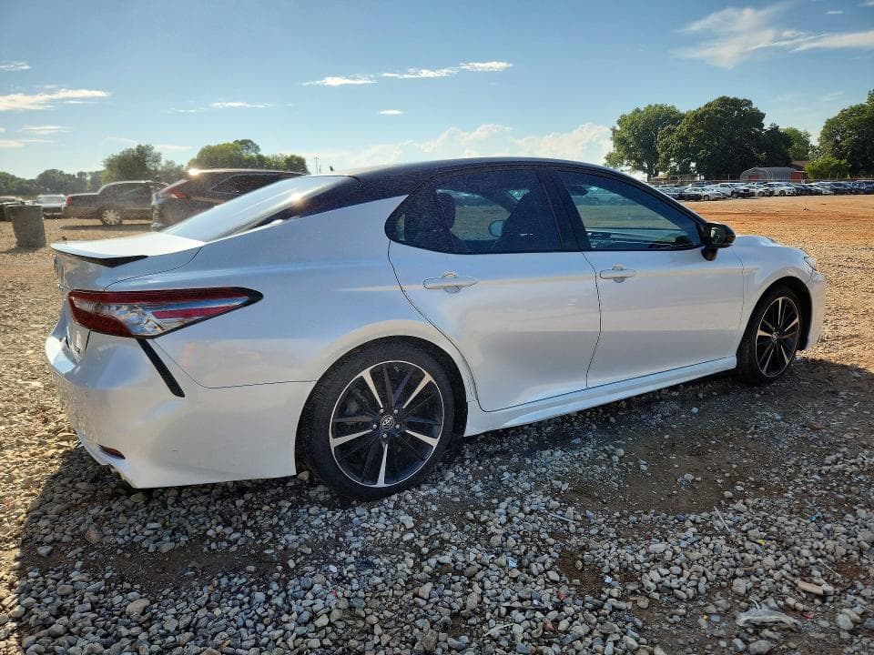 2018 TOYOTA CAMRY XSE 3