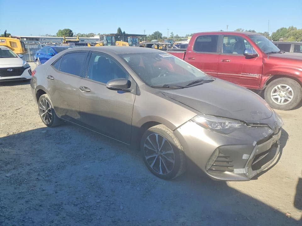 2017 TOYOTA COROLLA SE 4