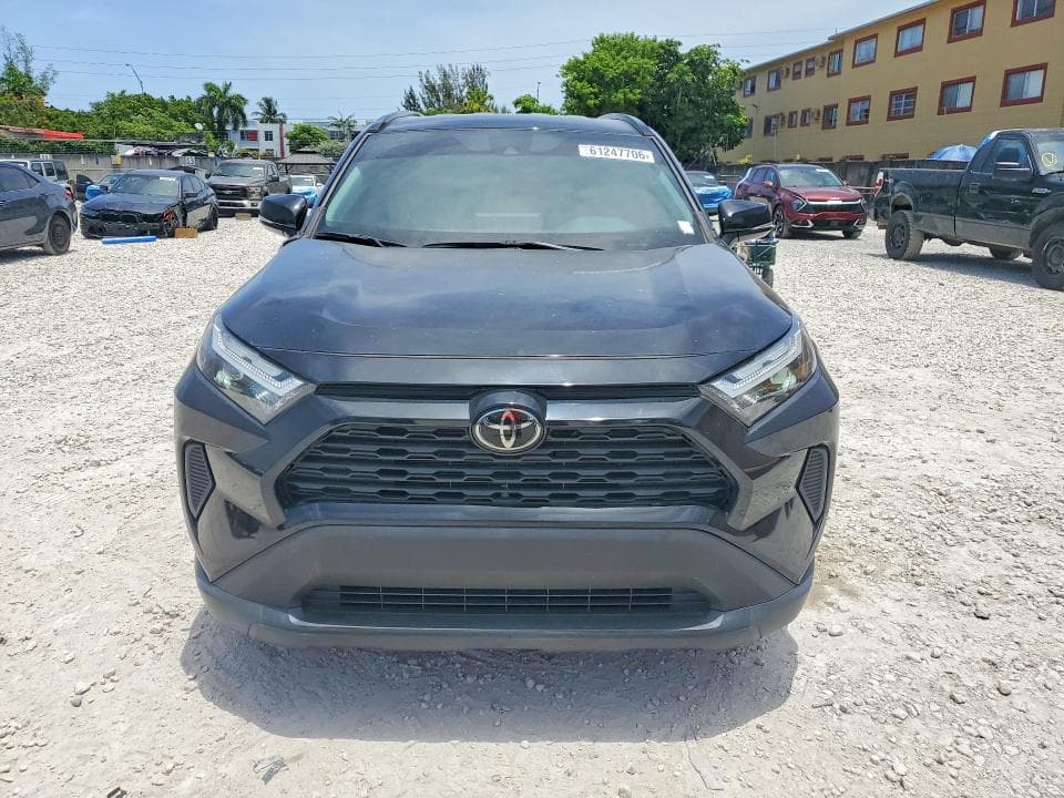 2023 TOYOTA RAV4 XLE 5