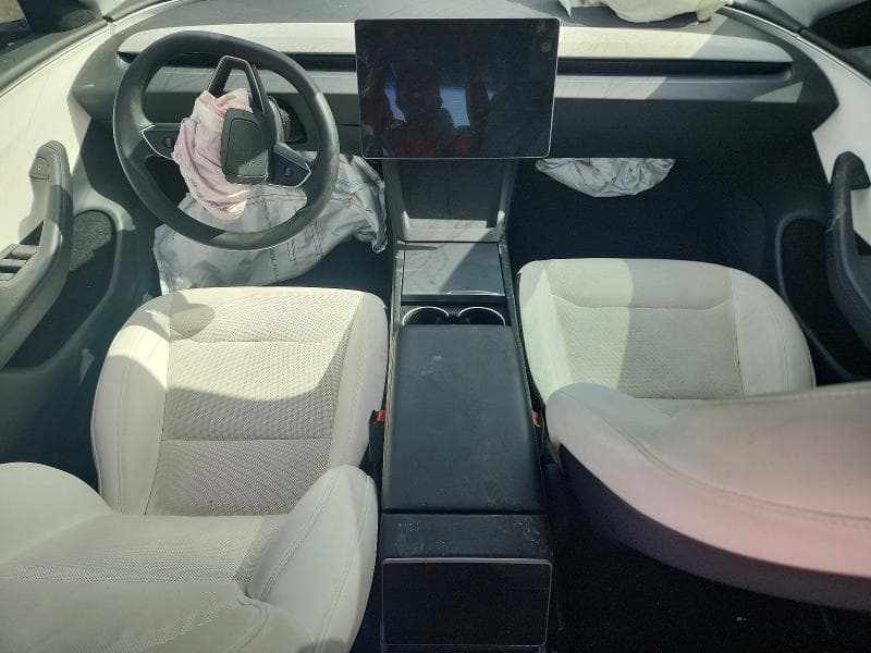 2025 TESLA MODEL 3 8