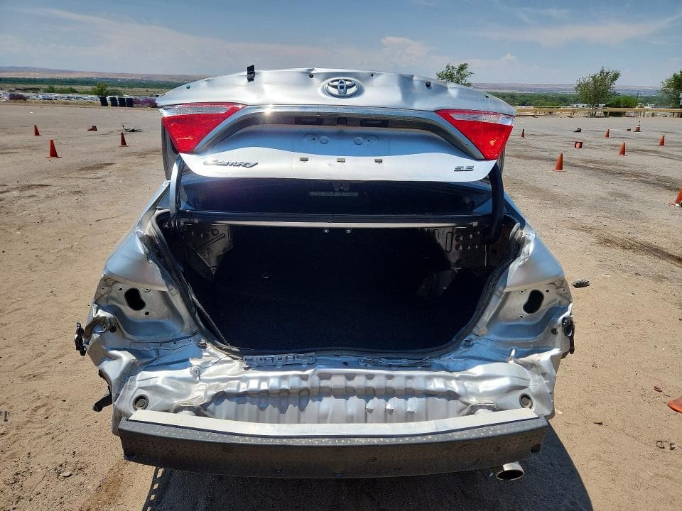 2017 TOYOTA CAMRY SE 6