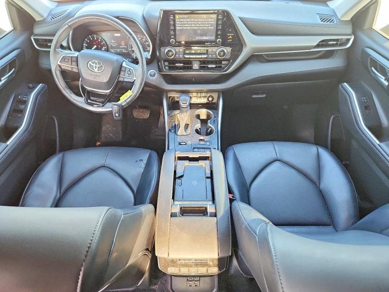 2021 TOYOTA HIGHLANDER XLE 8