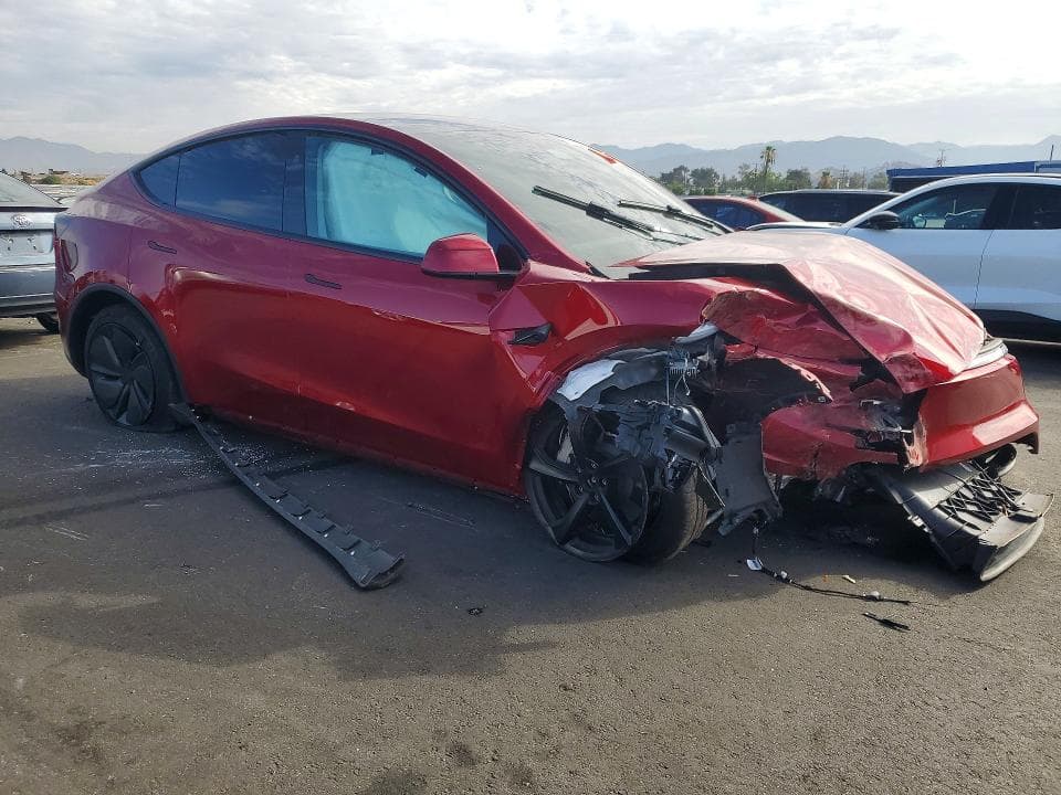 2026 TESLA MODEL Y 4