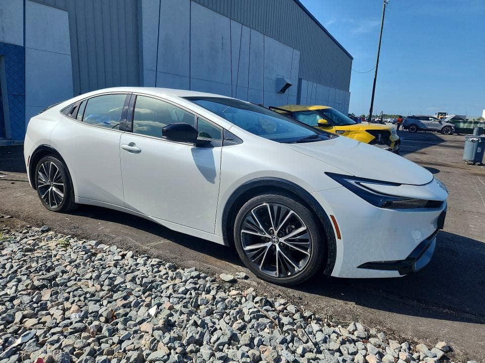 2024 TOYOTA PRIUS XLE 4