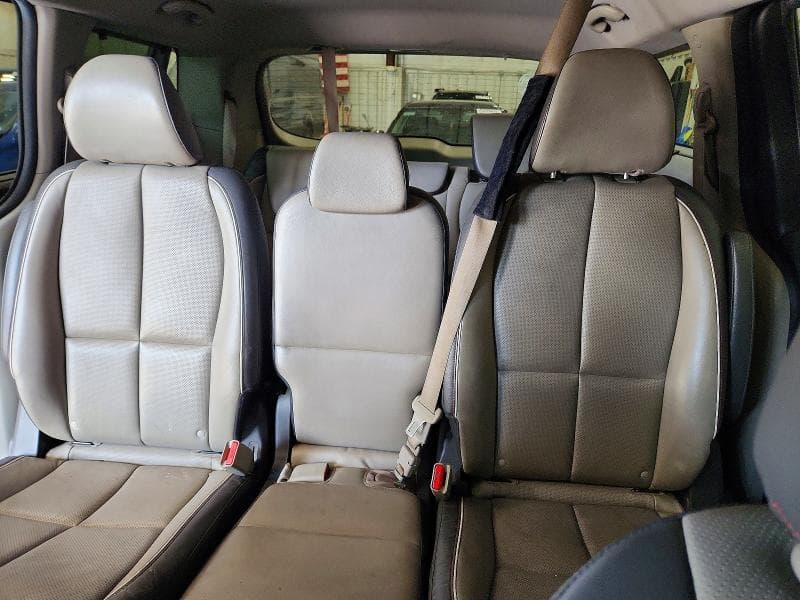 2018 KIA SEDONA LX 10