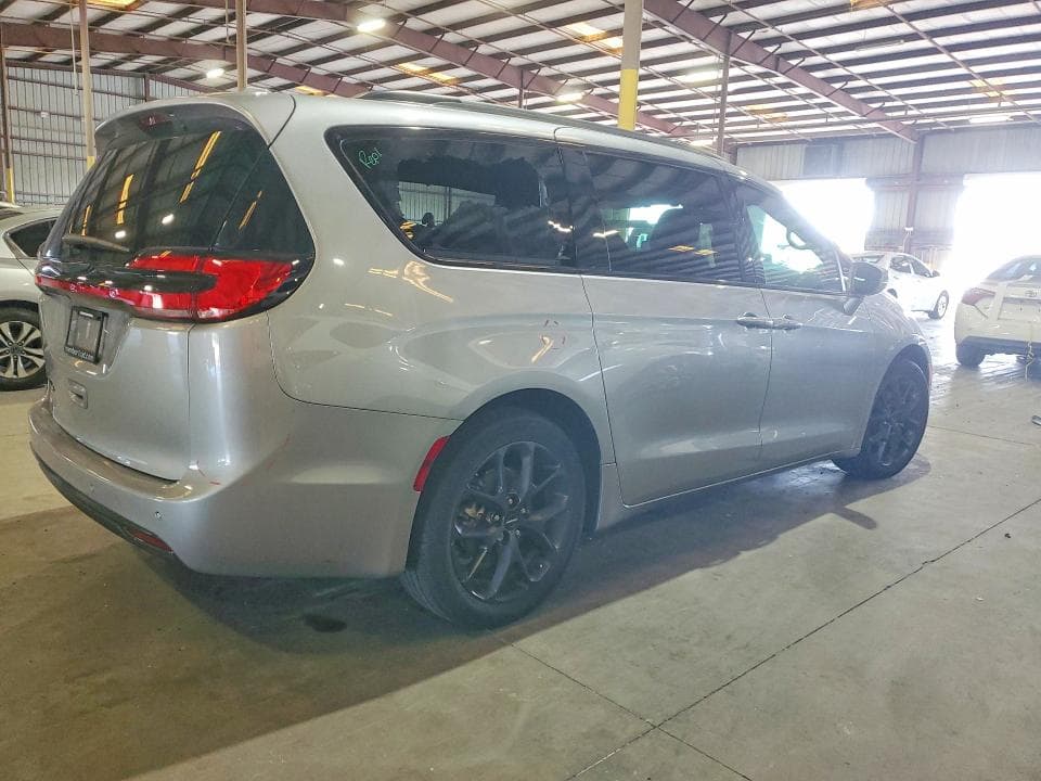 2021 CHRYSLER PACIFICA TOURING 3