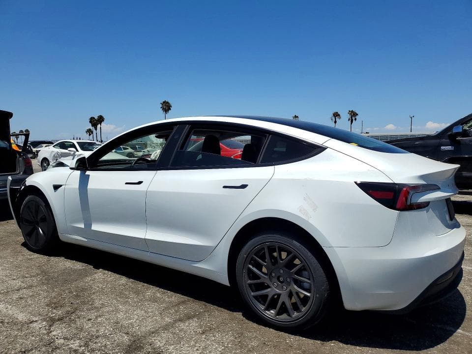 2026 TESLA MODEL 3 2