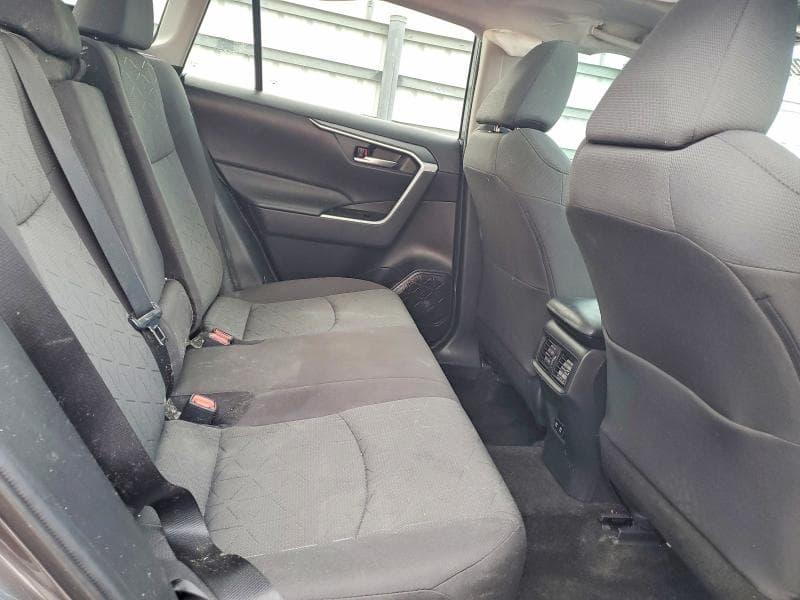 2021 TOYOTA RAV4 XLE 11