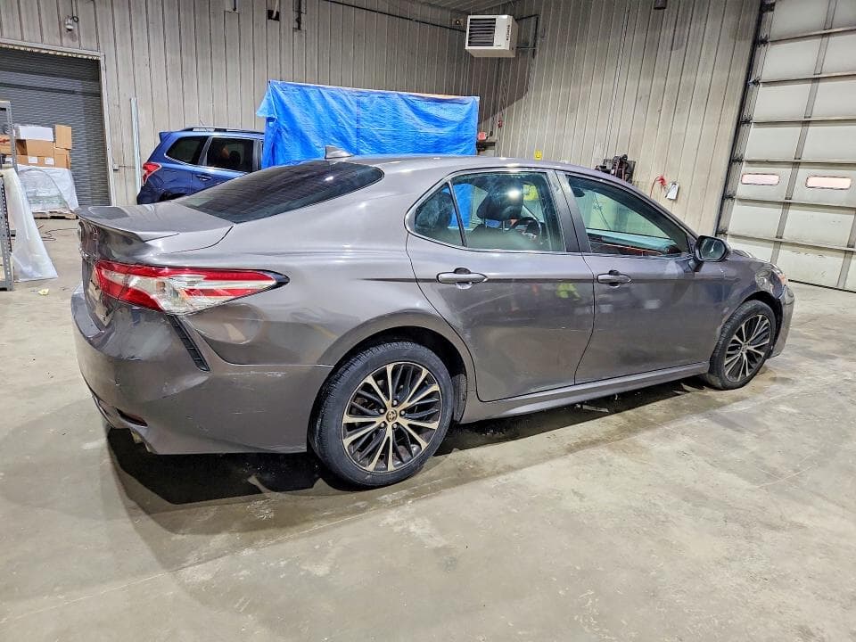 2020 TOYOTA CAMRY SE 3