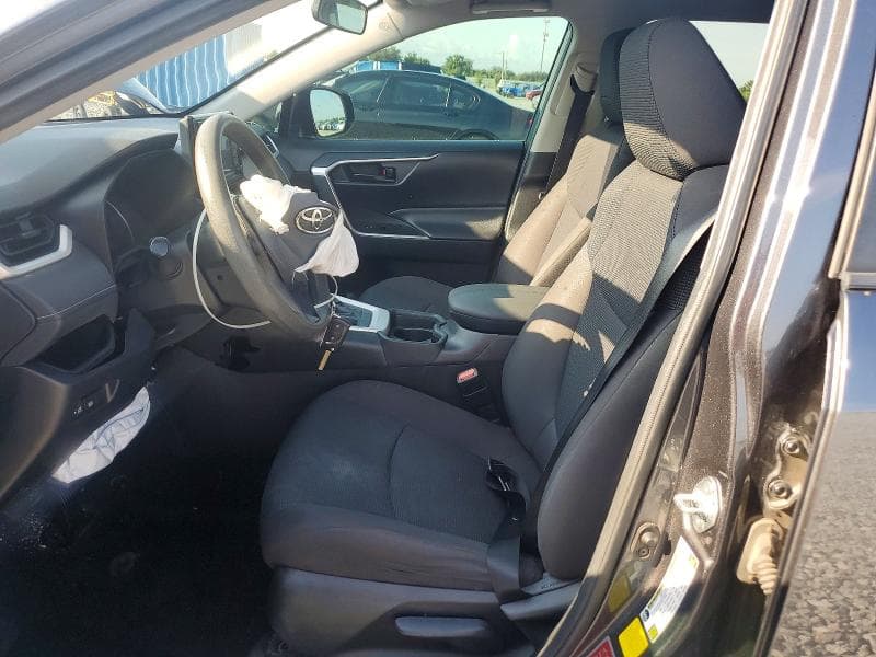 2020 TOYOTA RAV4 LE 7