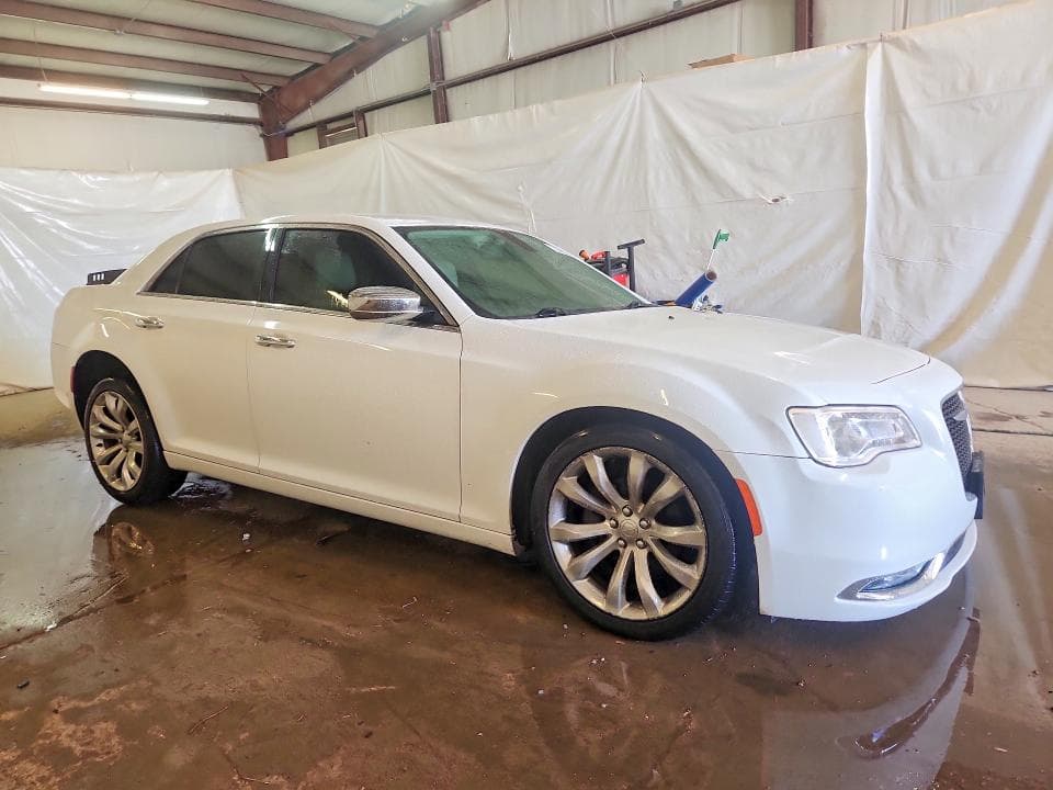 2019 CHRYSLER 300 LIMITED 4