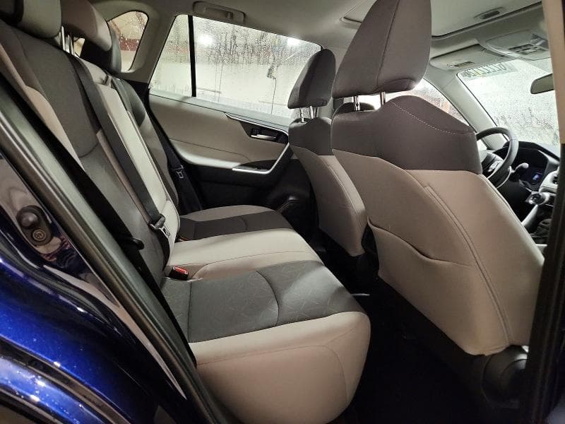 2025 TOYOTA RAV4 XLE 11