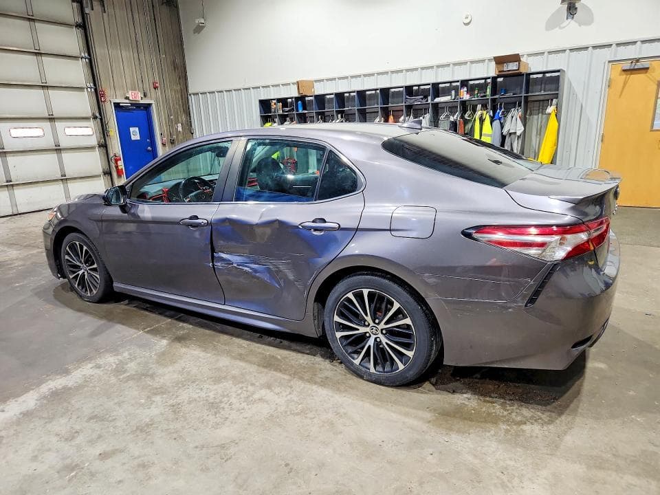 2020 TOYOTA CAMRY SE 2