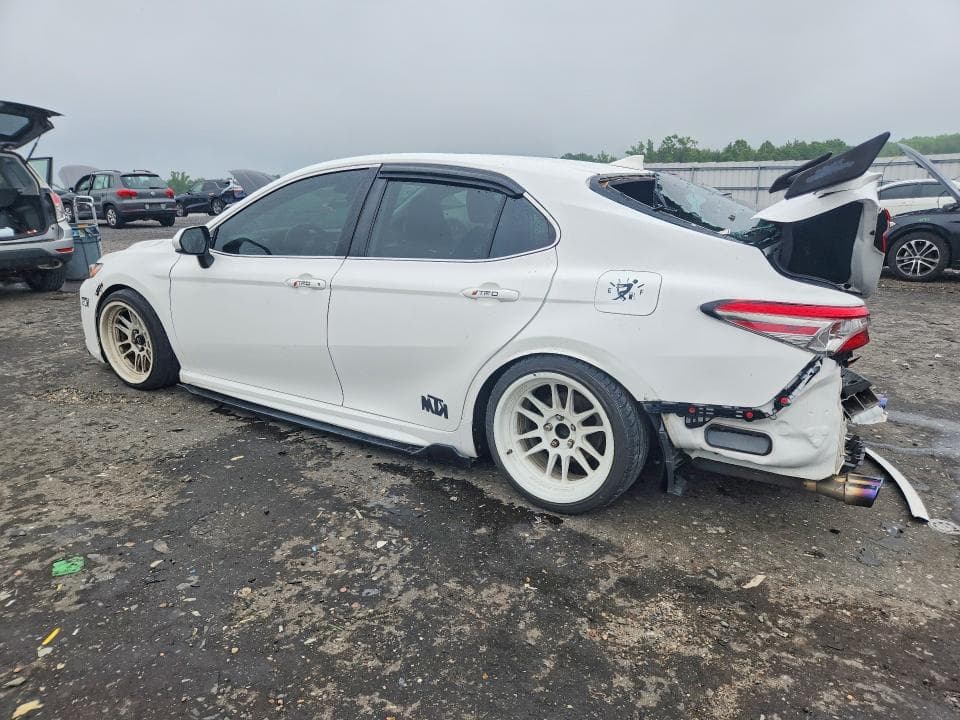 2019 TOYOTA CAMRY SE 2