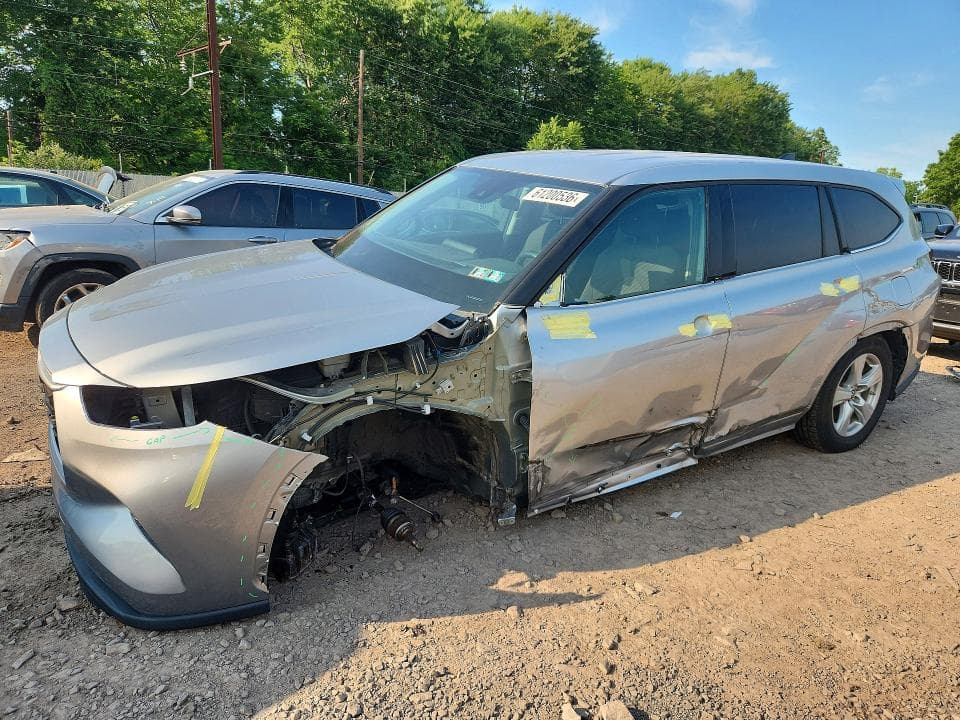 2022 TOYOTA HIGHLANDER LE - 1