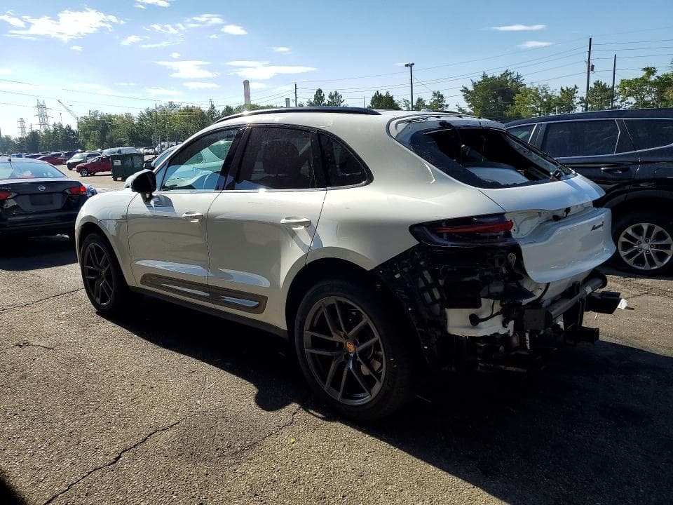 2024 PORSCHE MACAN BASE 2