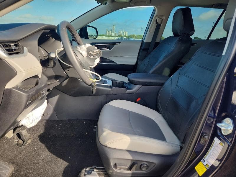 2025 TOYOTA RAV4 XLE PREMIUM 7