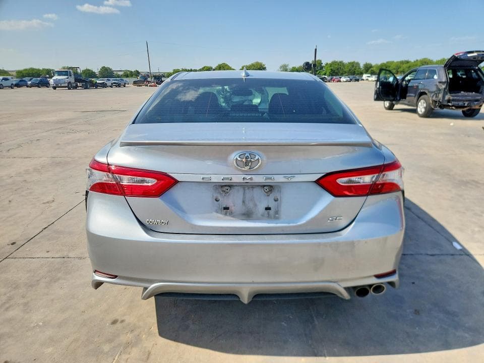 2020 TOYOTA CAMRY SE 6