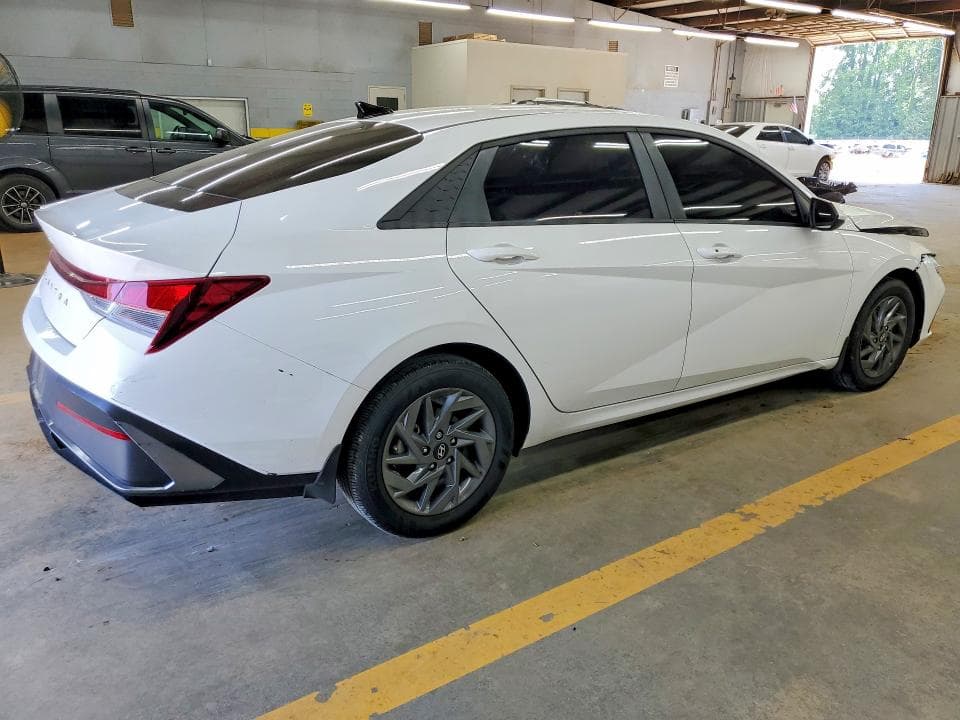 2024 HYUNDAI ELANTRA SEL 3