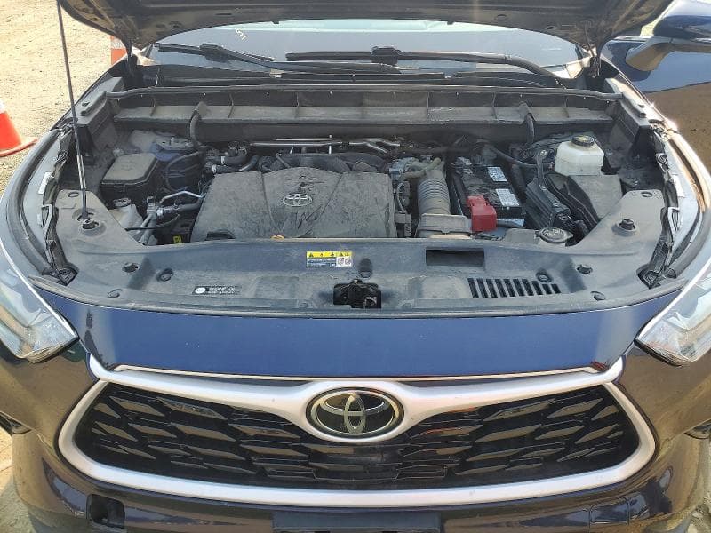 2021 TOYOTA HIGHLANDER XLE 12
