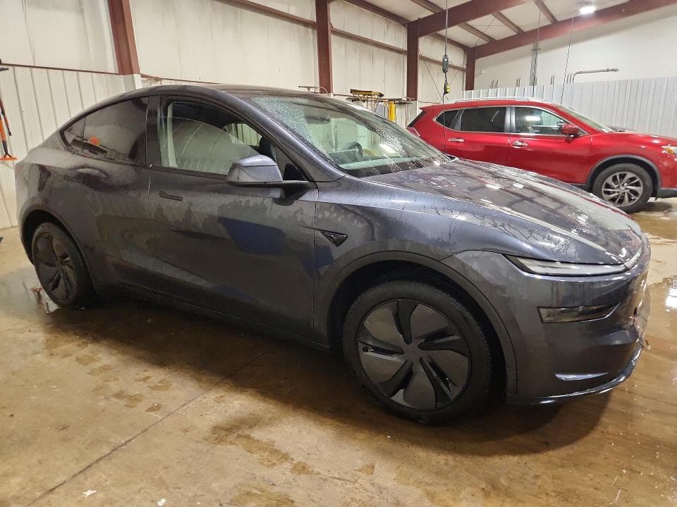 2026 TESLA MODEL Y 4