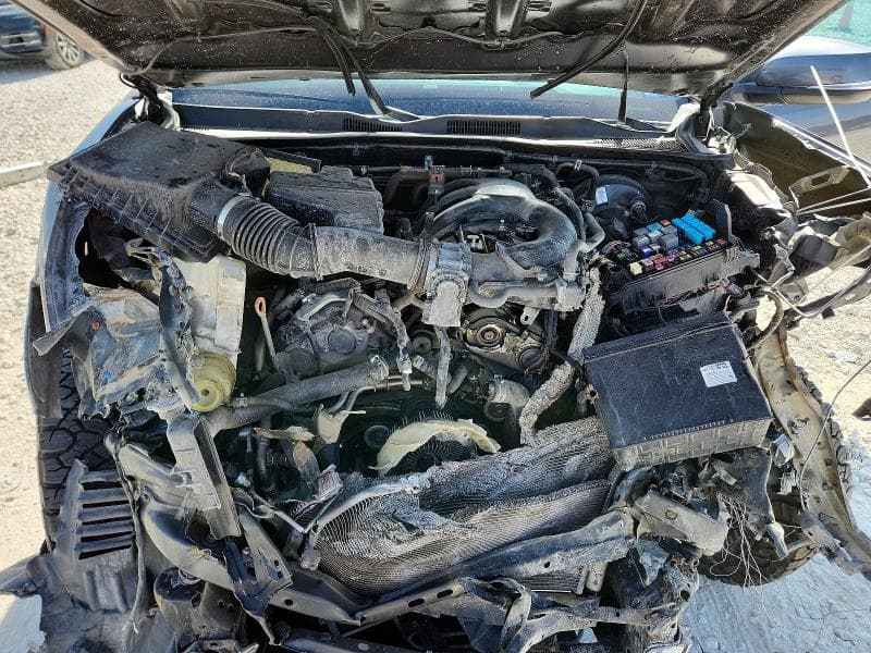 2022 TOYOTA TACOMA SR5 V6 11