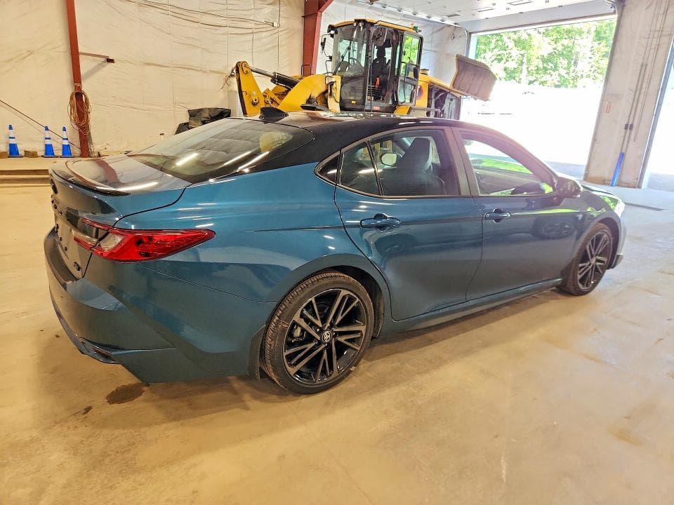 2025 TOYOTA CAMRY XSE 3