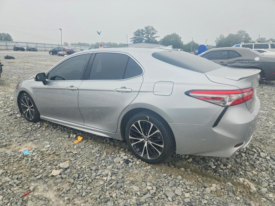 2019 TOYOTA CAMRY SE 2