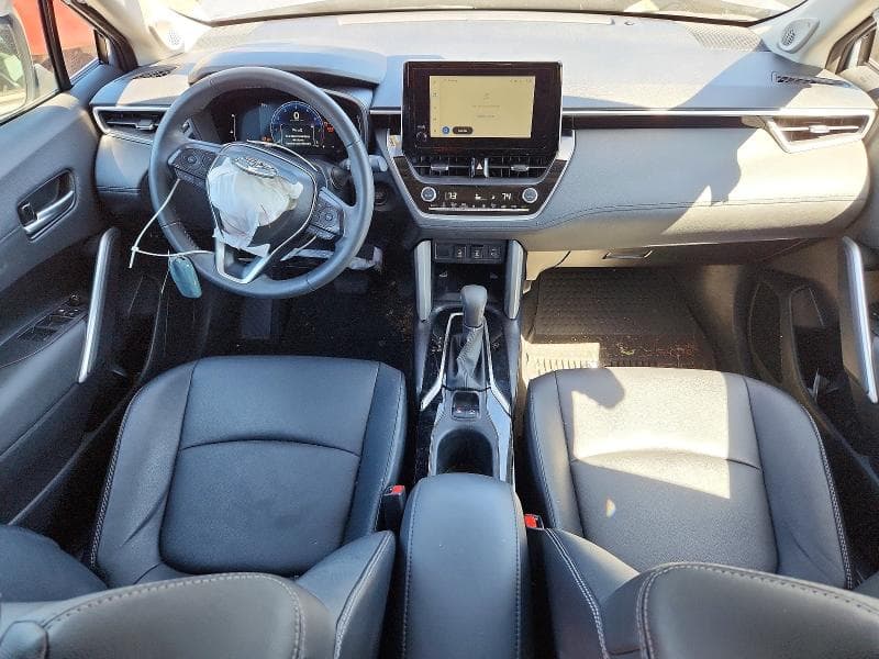2024 TOYOTA COROLLA CROSS XLE 8
