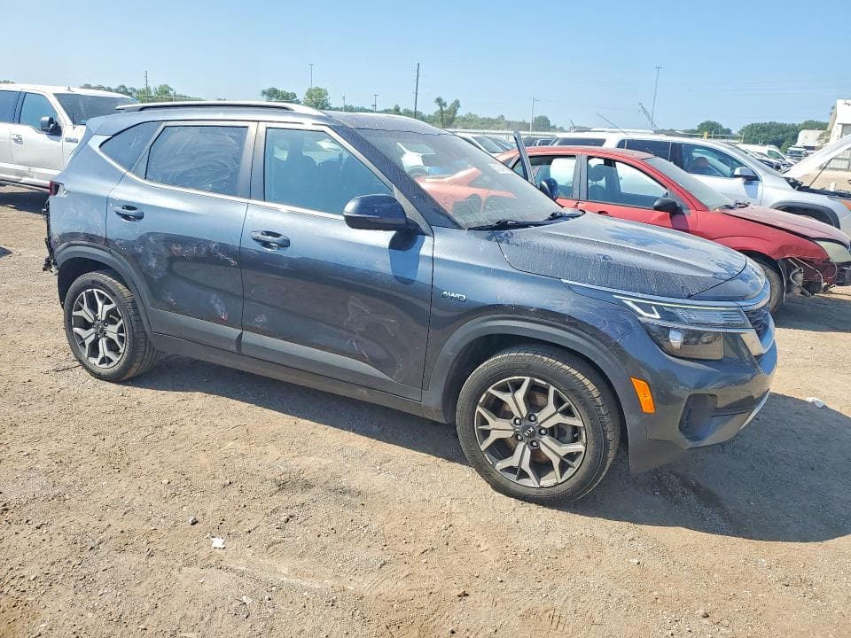2021 KIA SELTOS EX 4