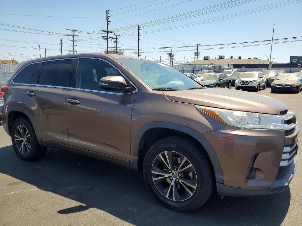 2018 TOYOTA HIGHLANDER LE 4